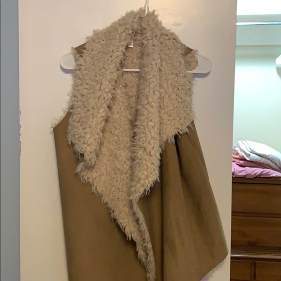 Vest - Picture 2 of 4